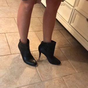 Nine West “Bailey” Bootie Black Leather Sz 6.5
